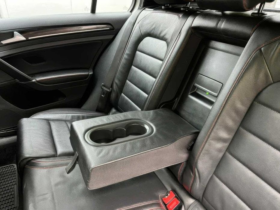 Volkswagen Golf GTI SE 4-Door      2017