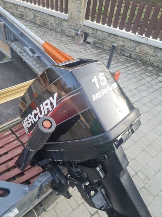 Лодка човен Южанка з мотором Меркурі і лафетом