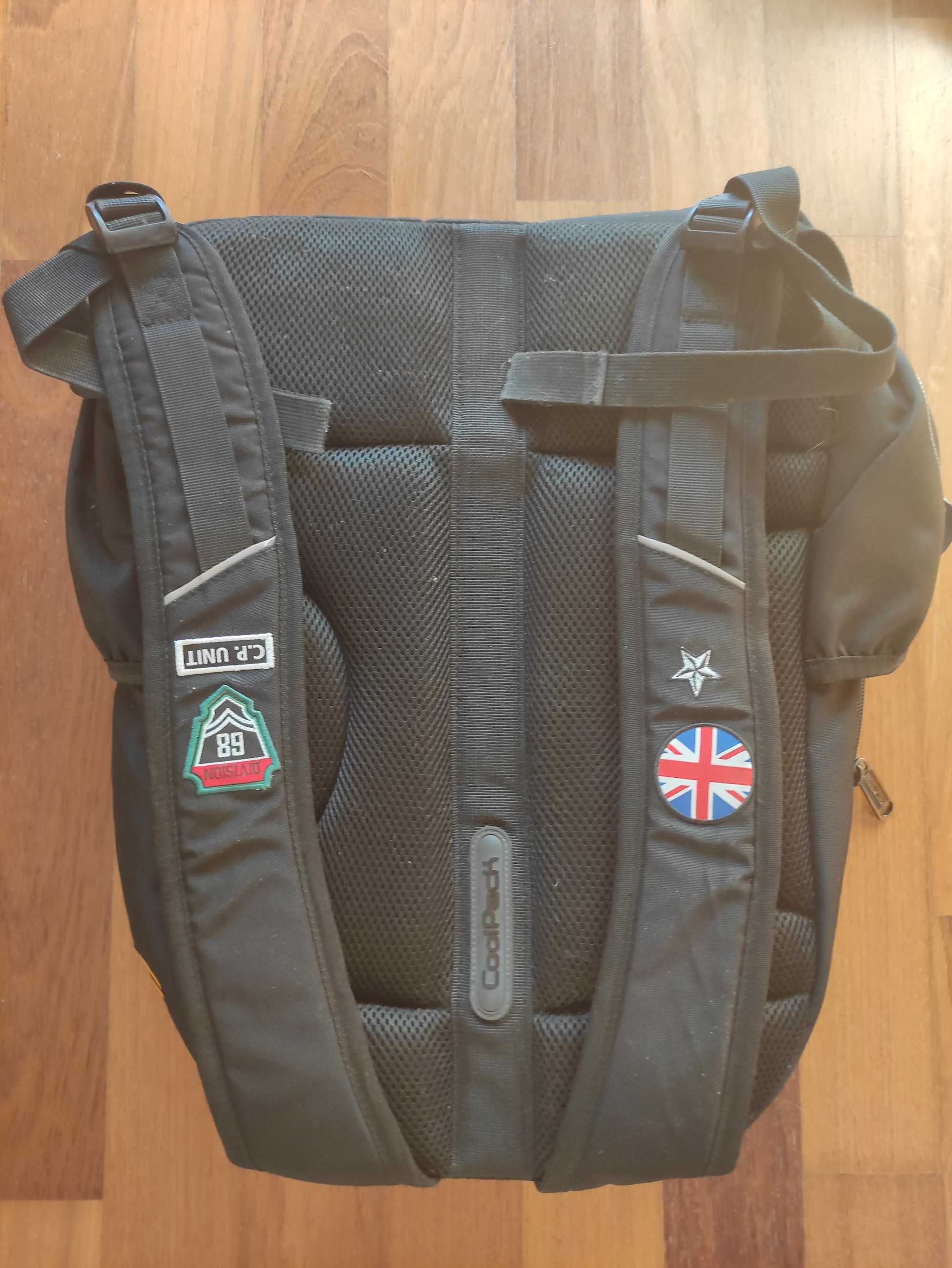 Plecak szkolny Coolpack - czarny, z naszywkami