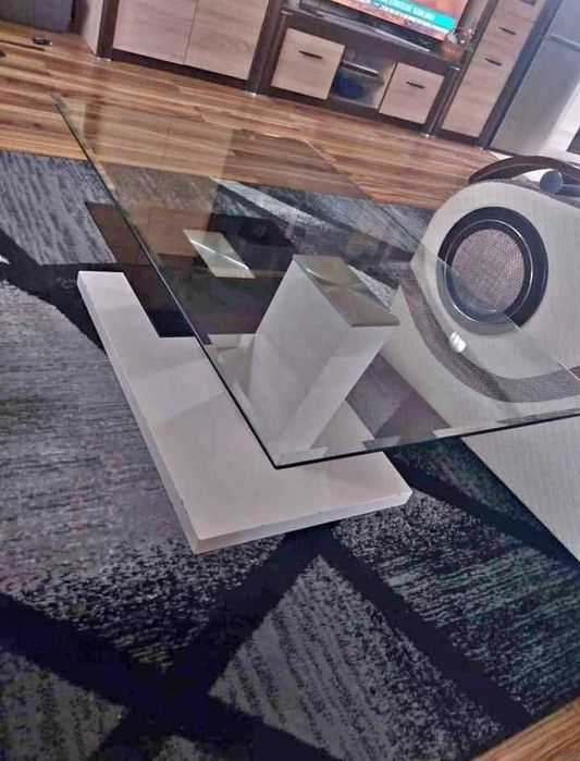 Szklany stolik kawowy