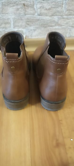 Продам шкіряні  нові брендовані італійськ ботінкиі Челсі 37