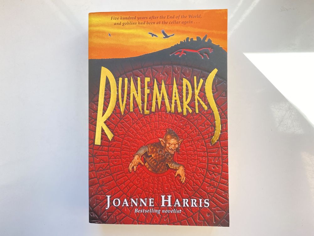 Книга “Runemarks” Joanne Harris