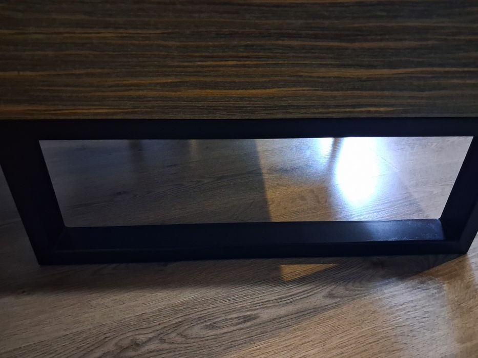 Stolik kawowy na metalowych plozach