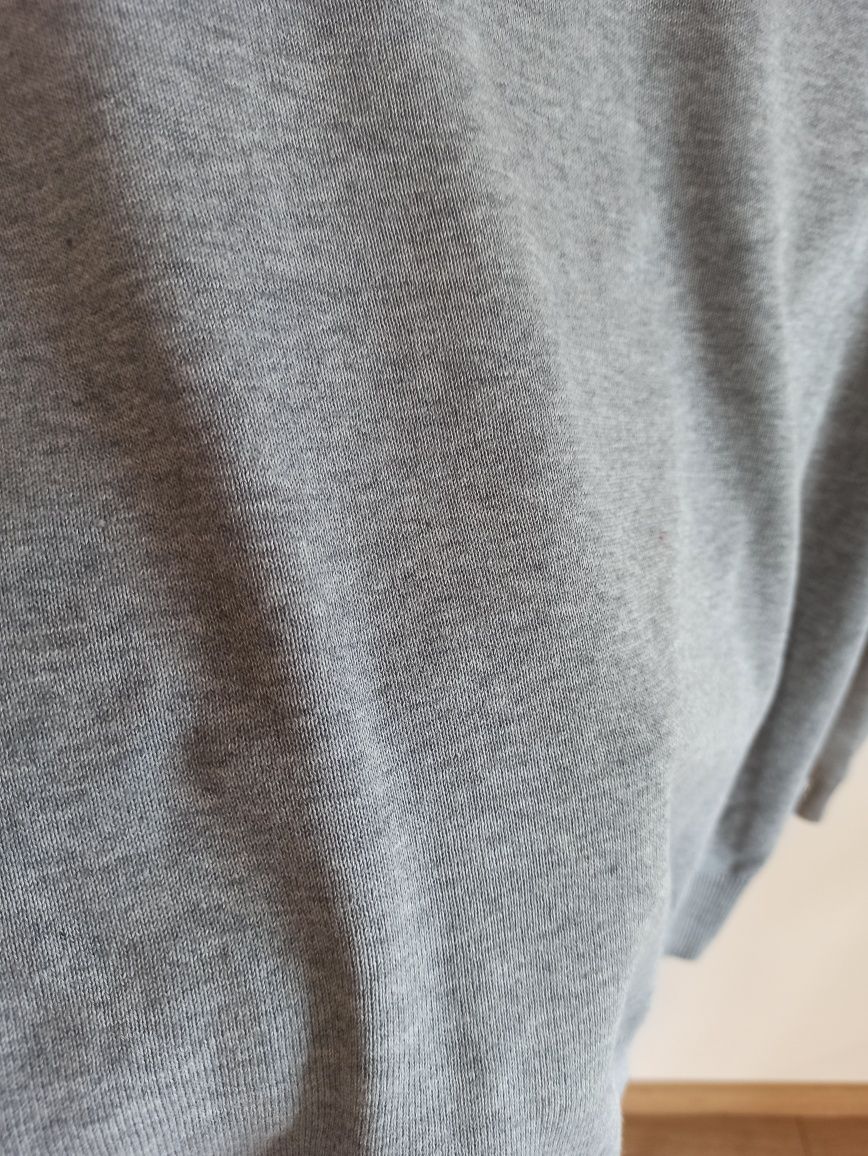 Świetny szary sweterek marki H&M rozmiar S/36 z dekoldem w serek i ści