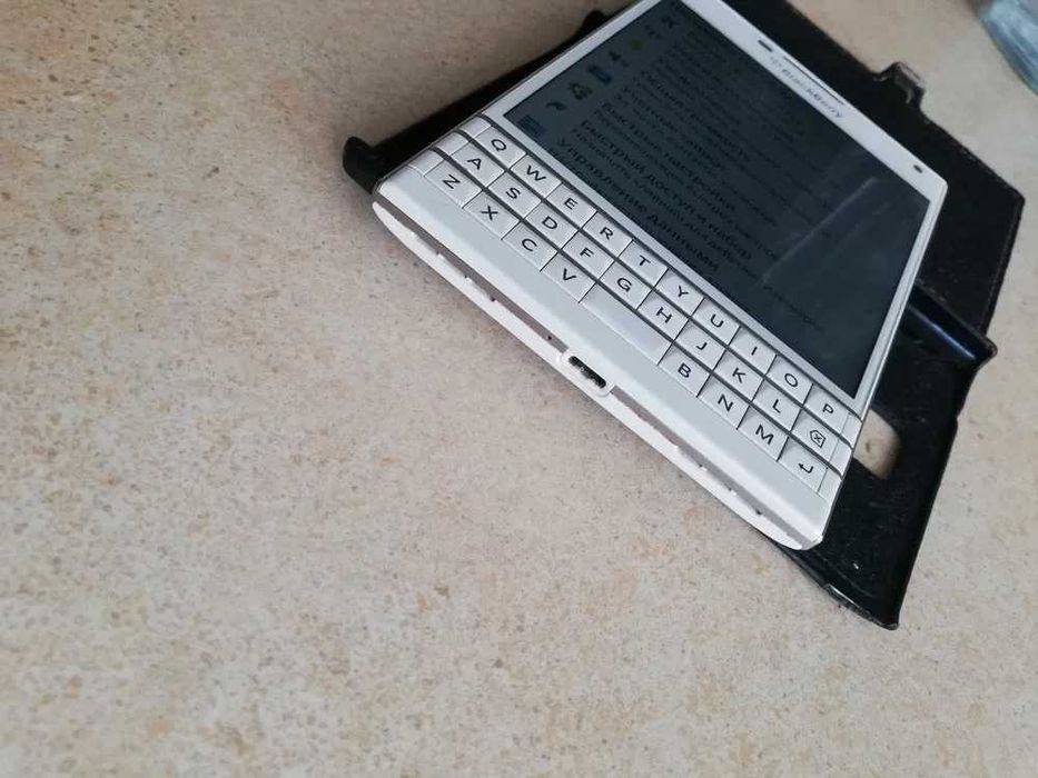 Blackberry Passport White