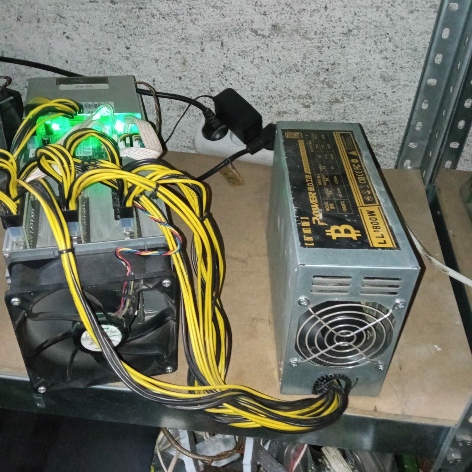 Koparka kryptowalut antminer s9