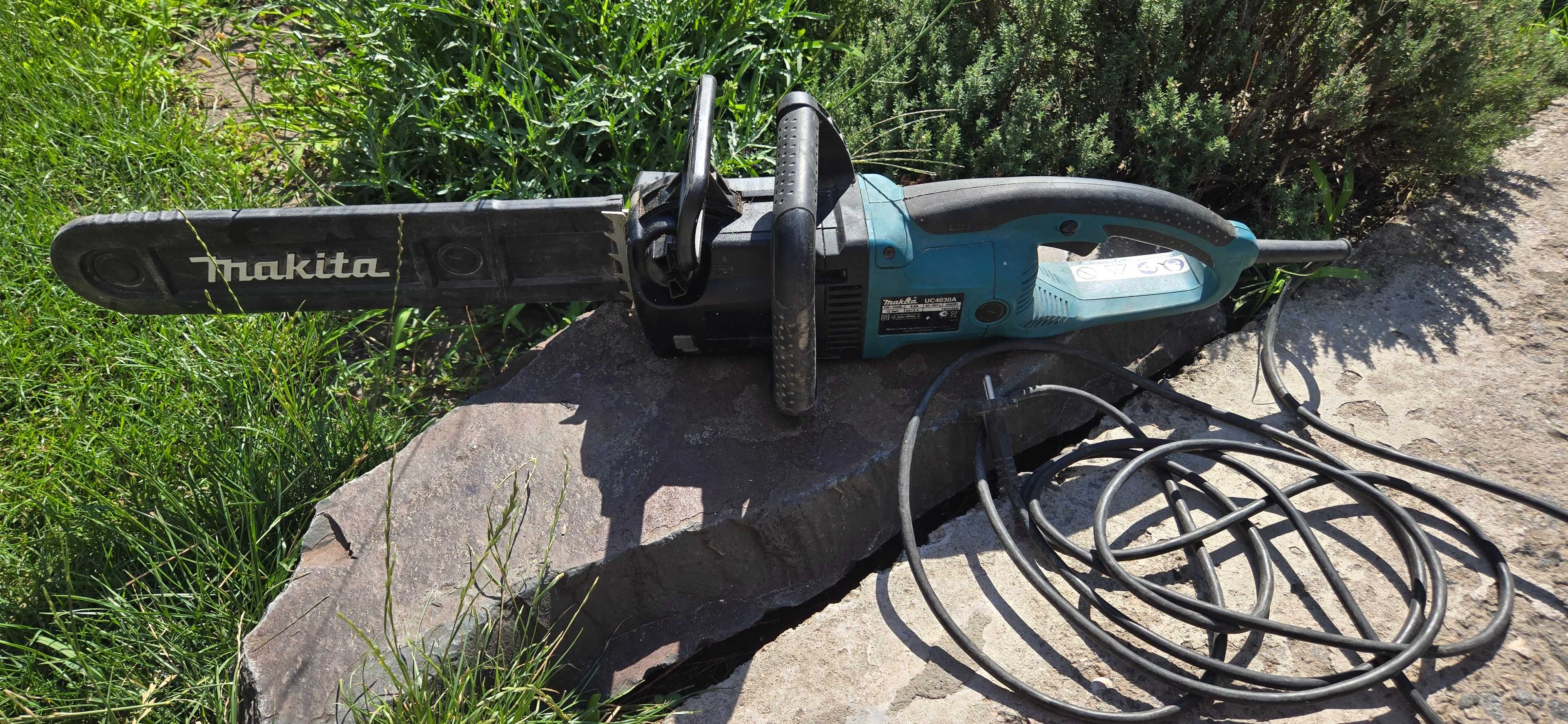 Ланцюгова пила Makita UC4030