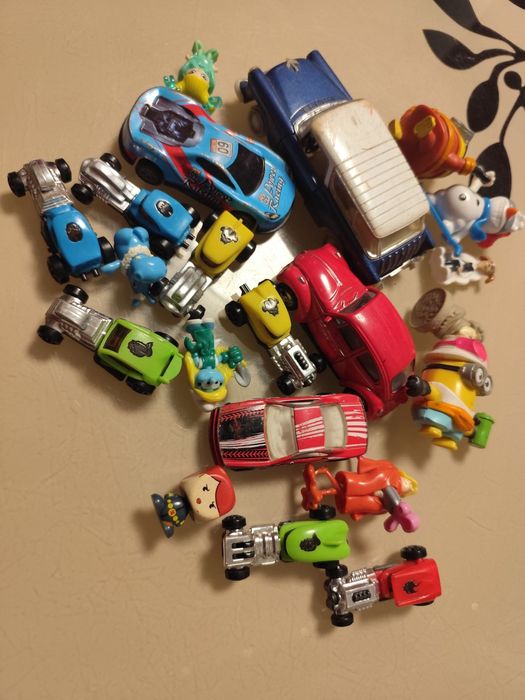 Лот дитячих іграшок