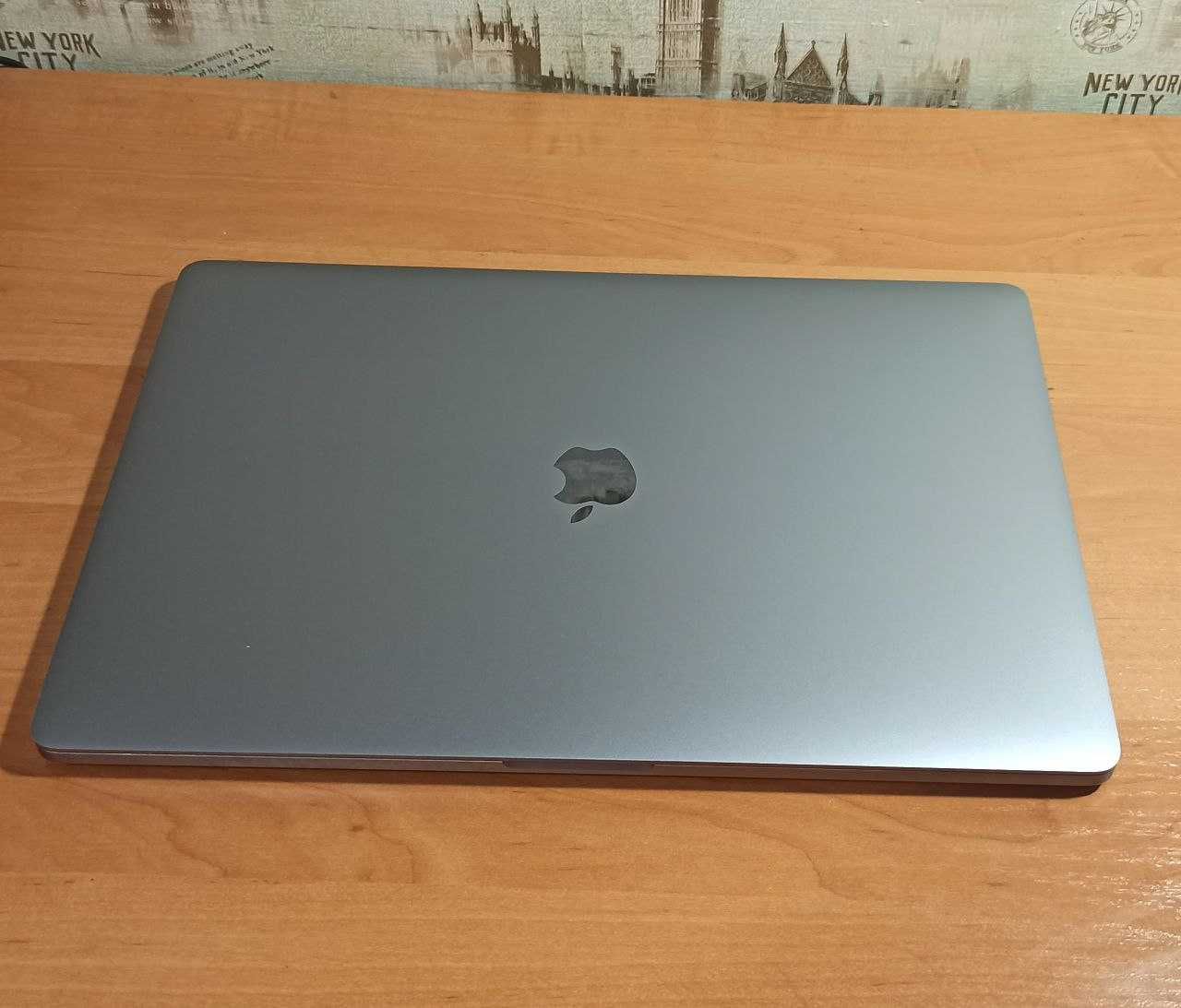 Apple MacBook Pro 16 A2141 Touch Bar / 16" (3072x1920)