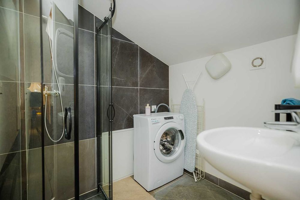 Mieszkanie 130m2  max 9 osób na poddaszu 3 sypialnie Klima Wifi Praga