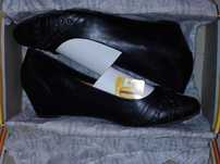Czółenka koturn nity czarne 41 Deichmann buty damskie obuwie