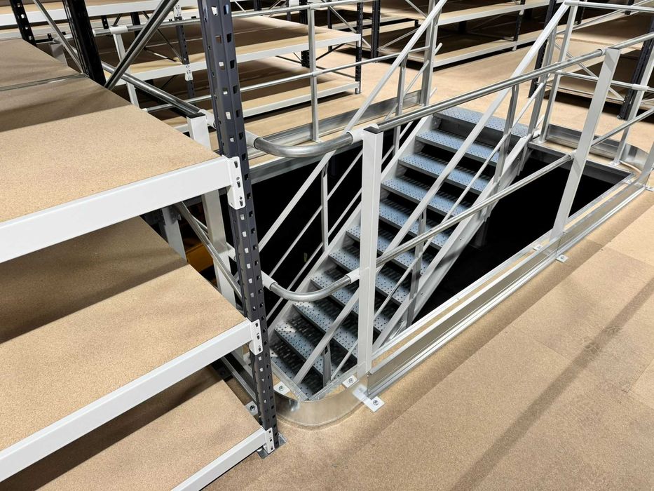 Regały magazynowe , całe wyposażenie