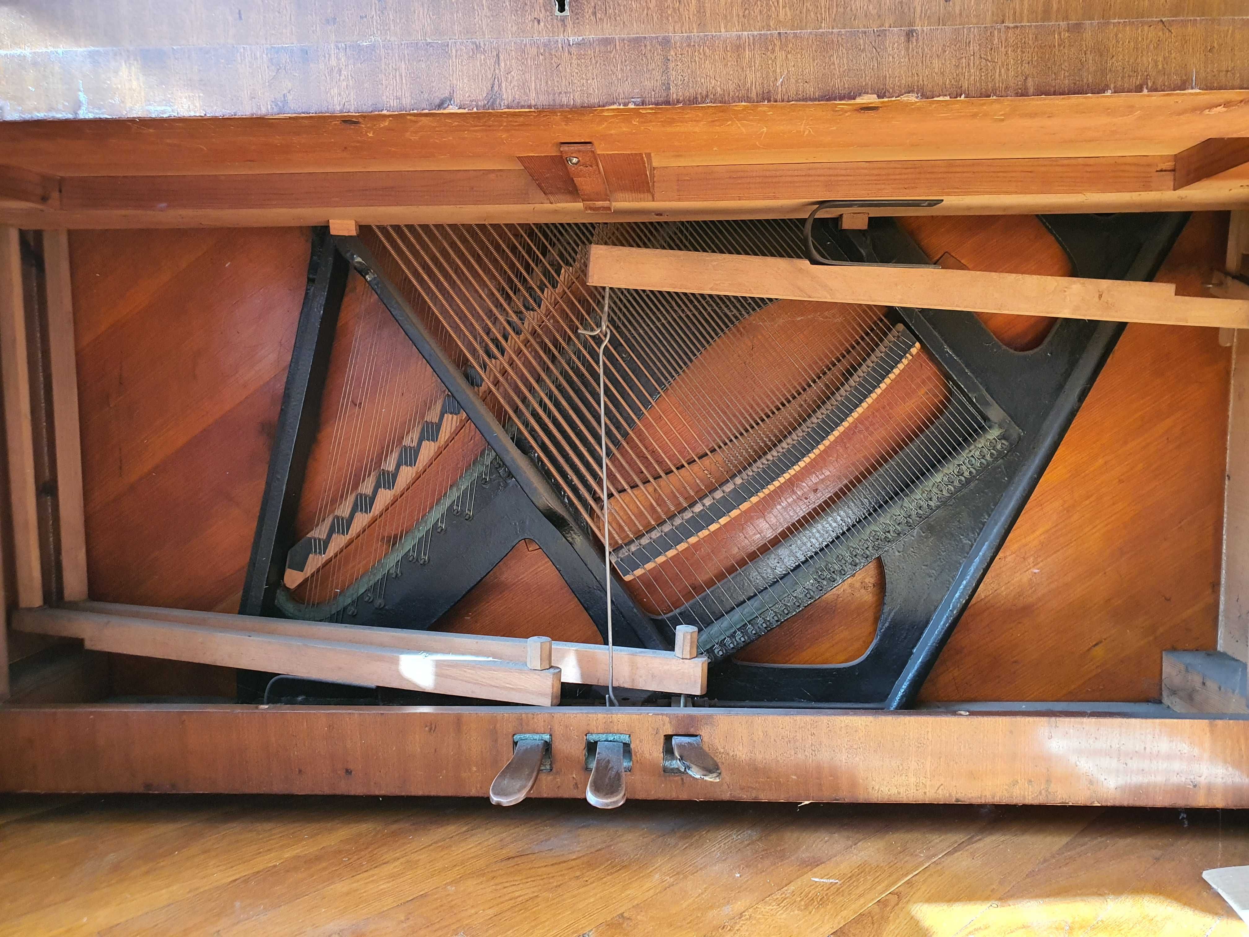 Pianino Koch &Korselt r. 1900