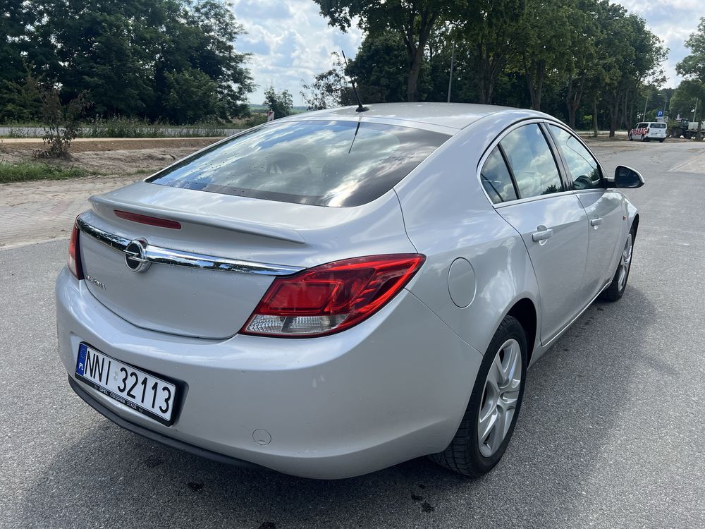 *Opel Insignia* 1.6MPI benzyna* 2009rok* klima* zarejestrowana