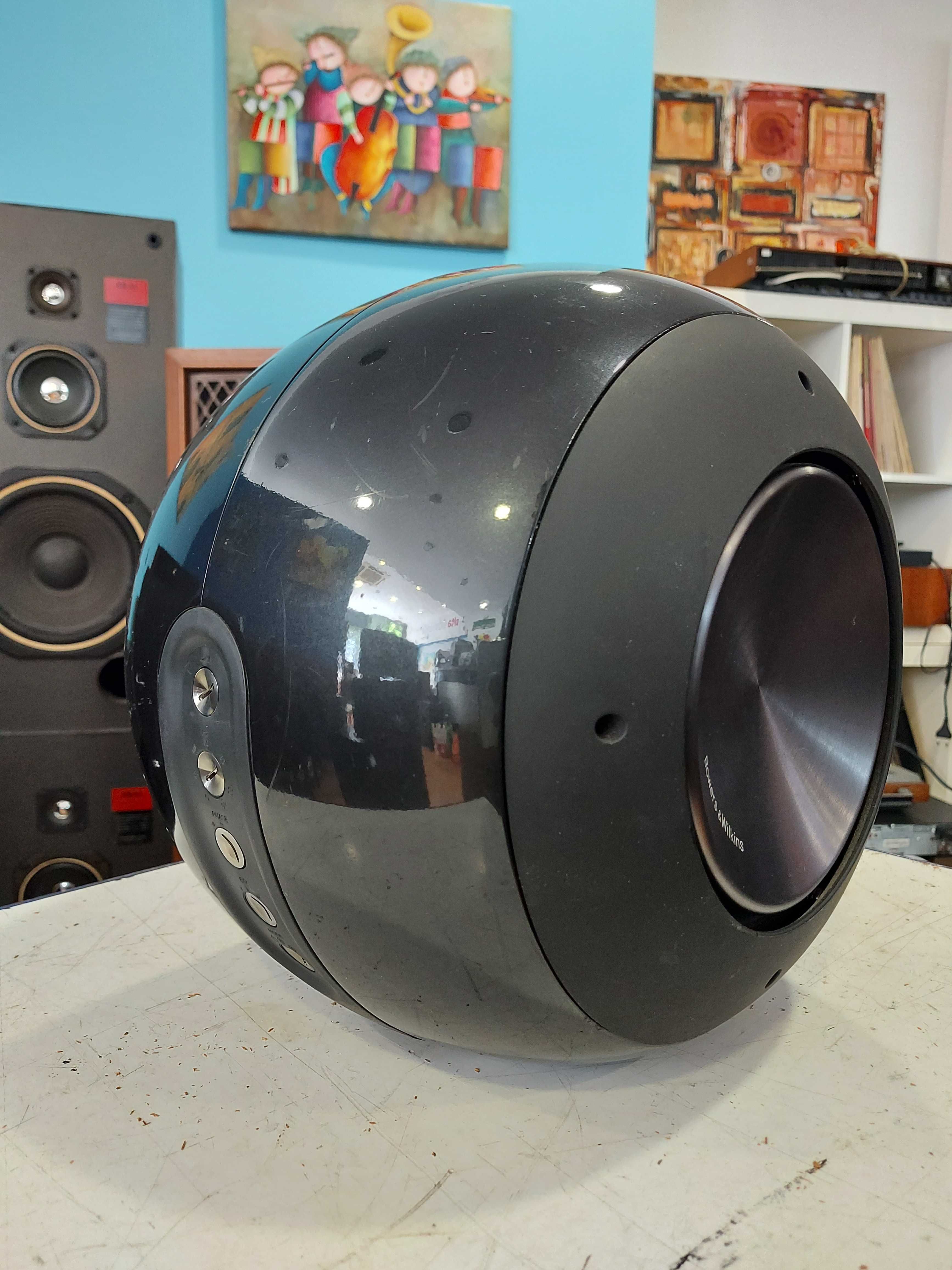 Subwoofer B&W PV-1 – Potência e Elegância em Graves