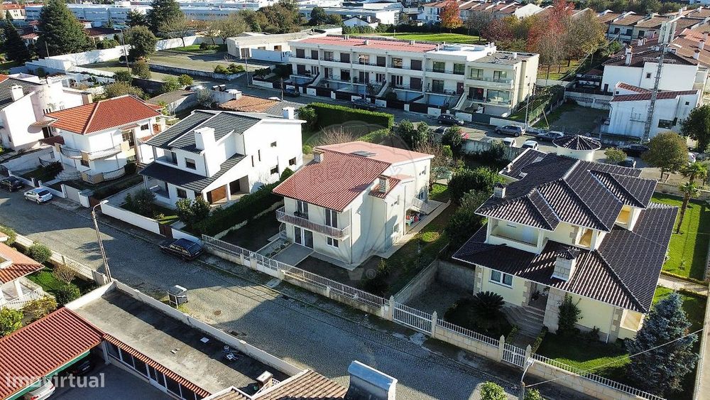 Moradia T5 para venda