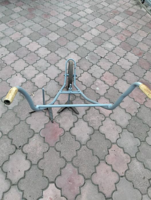 Ручний культиватор ,плоскоріз з двома лапами