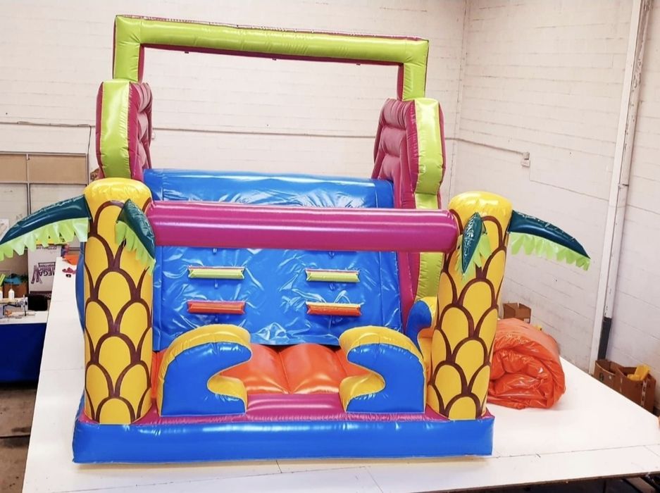 Insuflável com Piscina