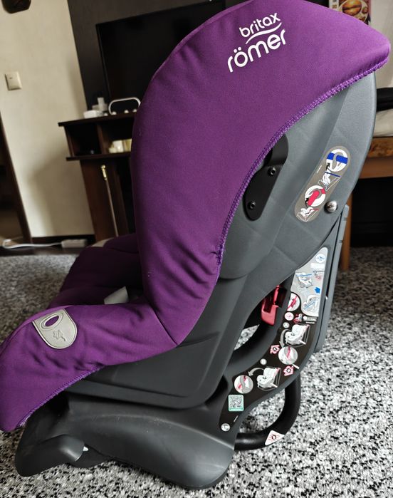 Дитяче автокрісло.