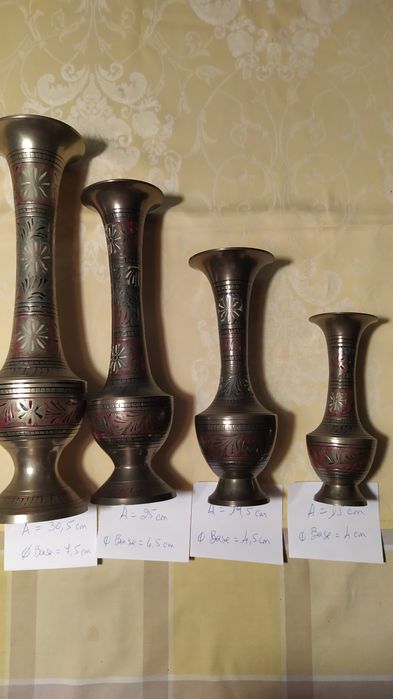 Conjunto de Jarras em bronze