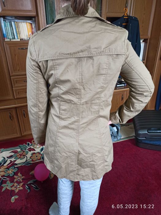 Cienki płaszcz prochowiec trencz 38 karmel