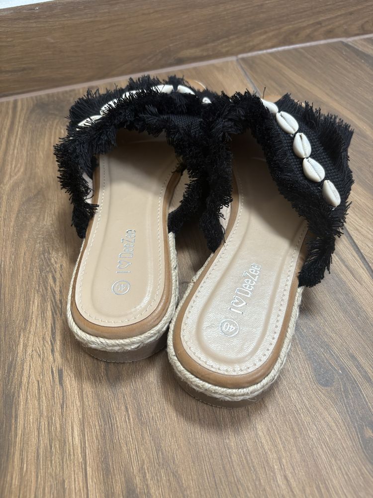 Czarne klapki boho 40 deezee nie używane bali czarne beżowe