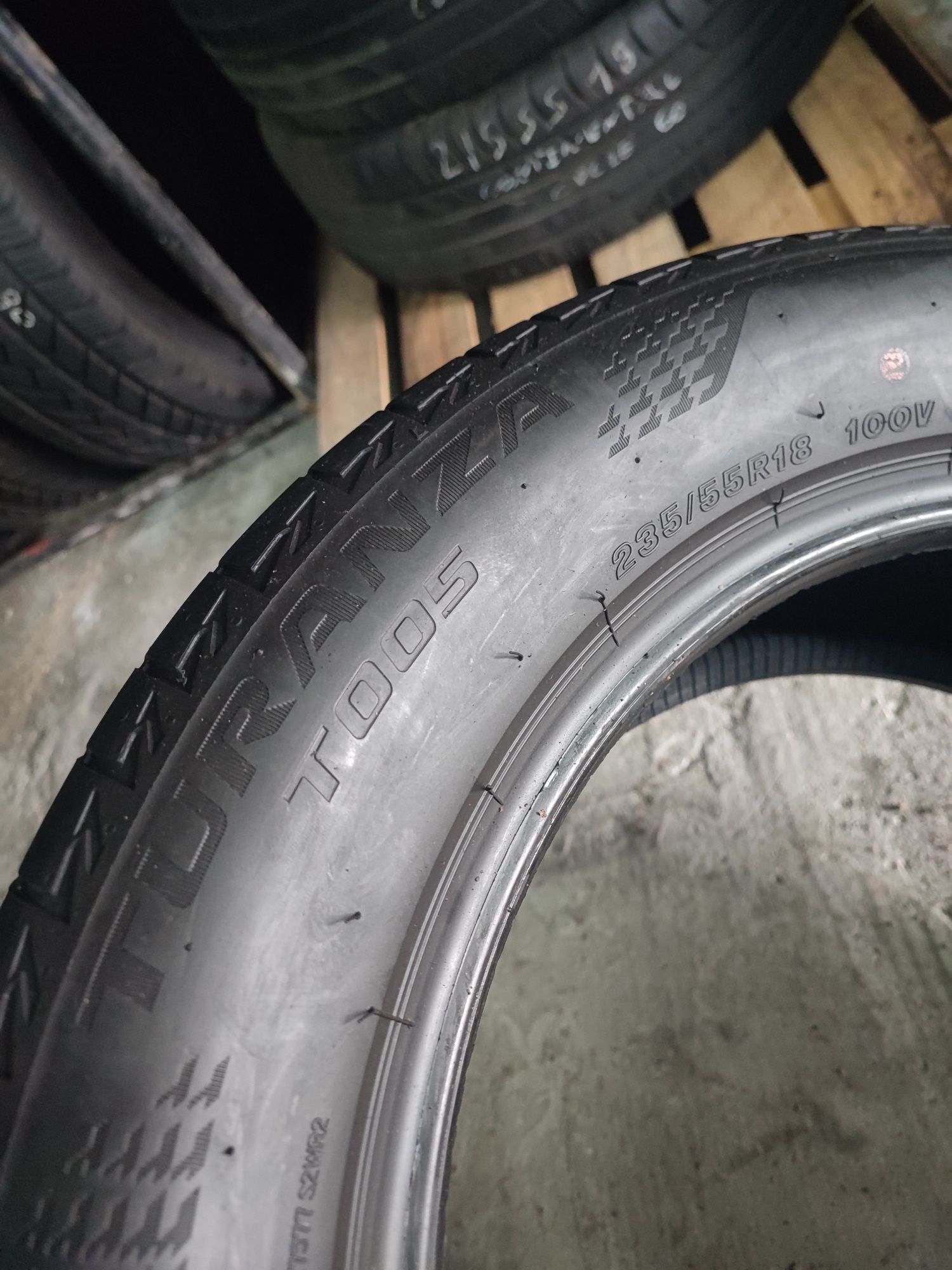 Pneus 235/55r18 Bridgestone Turanza T005 com 80% piso