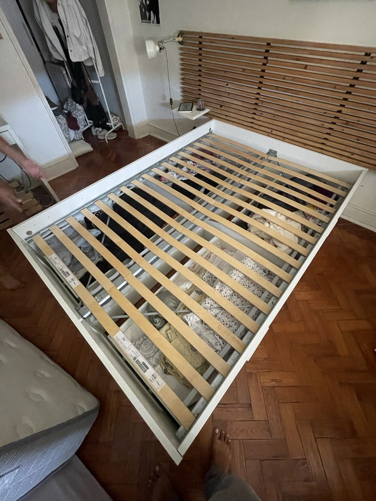 Cama de casal com arrumação + estrado