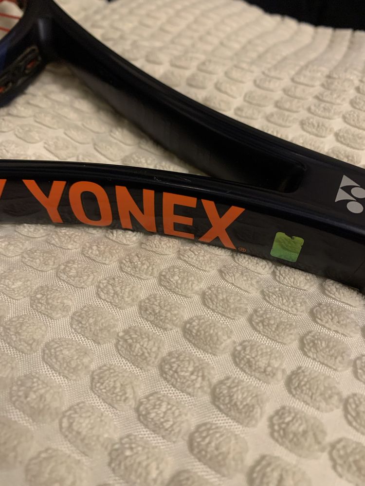 Rakieta Yonex Vcore 100