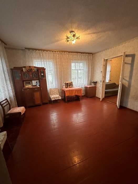 Продаж будинку в селі неподалік Рокитного