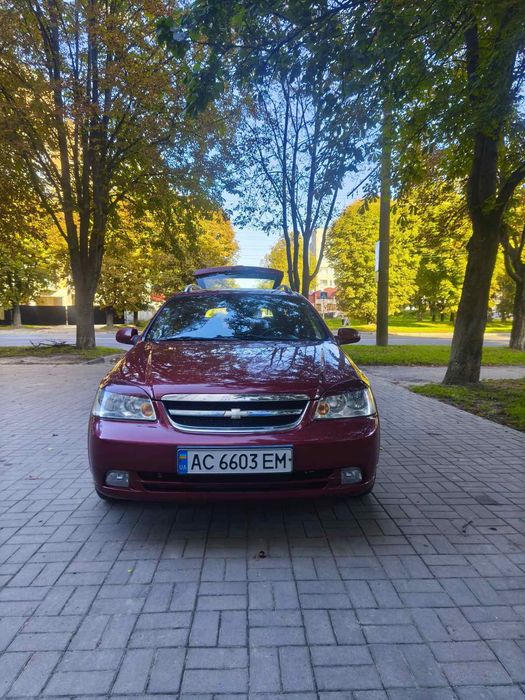 Продам сімейне авто Шевроле лачетті 1.6