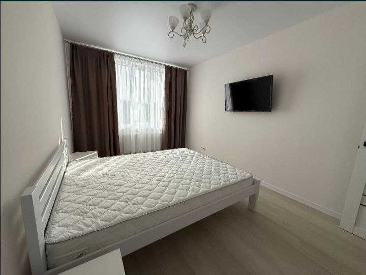 БЕЗ КОМІСІЇ Однокімнатна квартира зі світлим ремонтом і меблями.