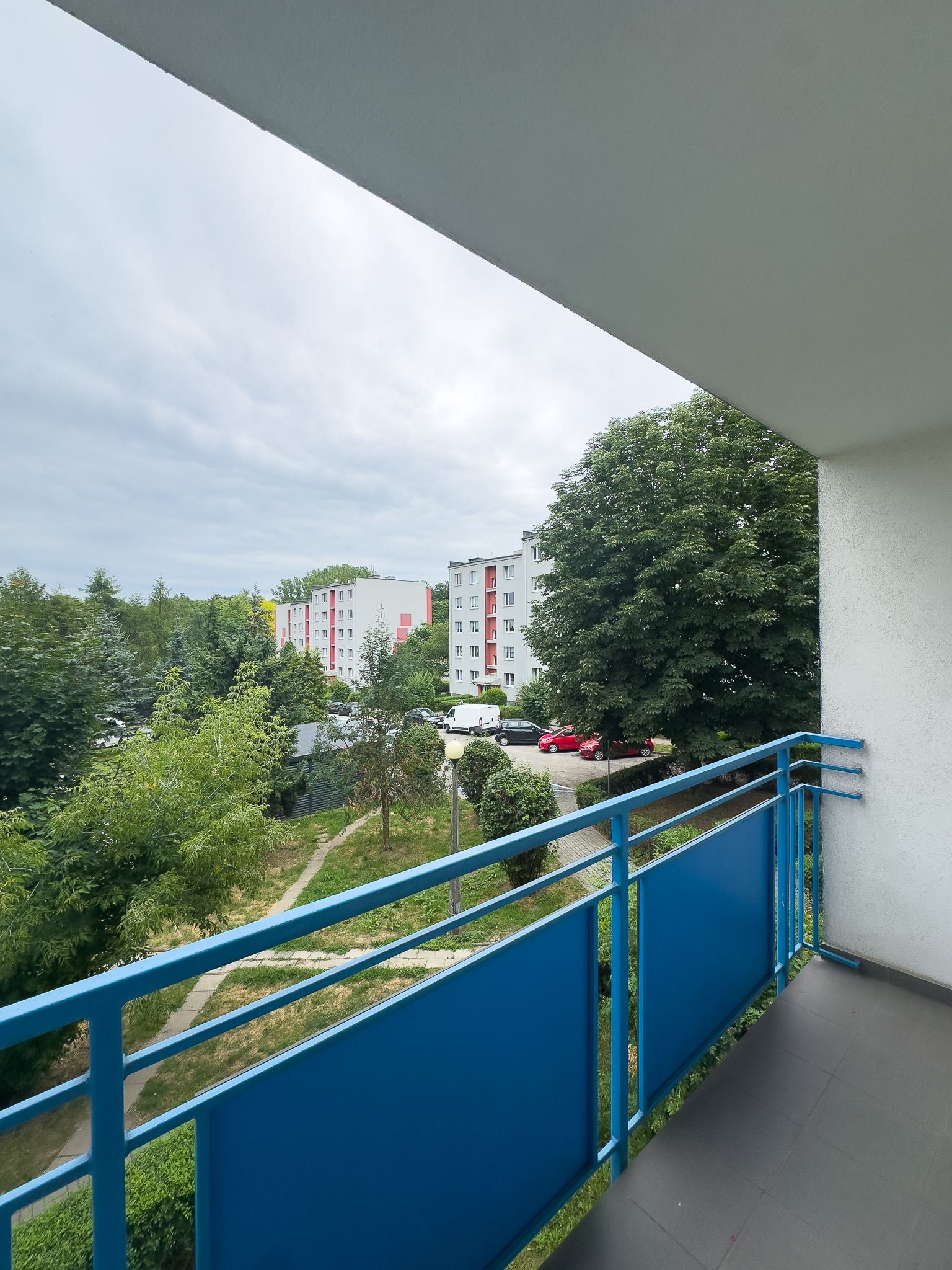 Wynajmę przestronną kawalerkę (37m2) Bytom ul. Łużycka 68