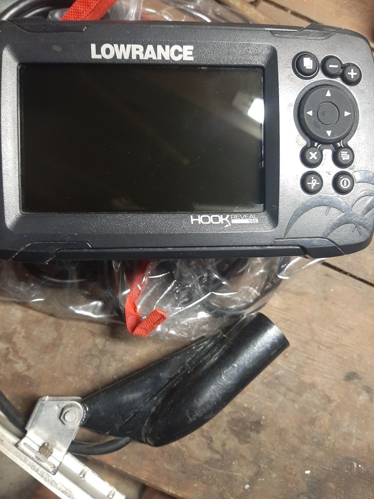 Продам эхолот  Lowrance Hook Reveal 5 83/200 HDI