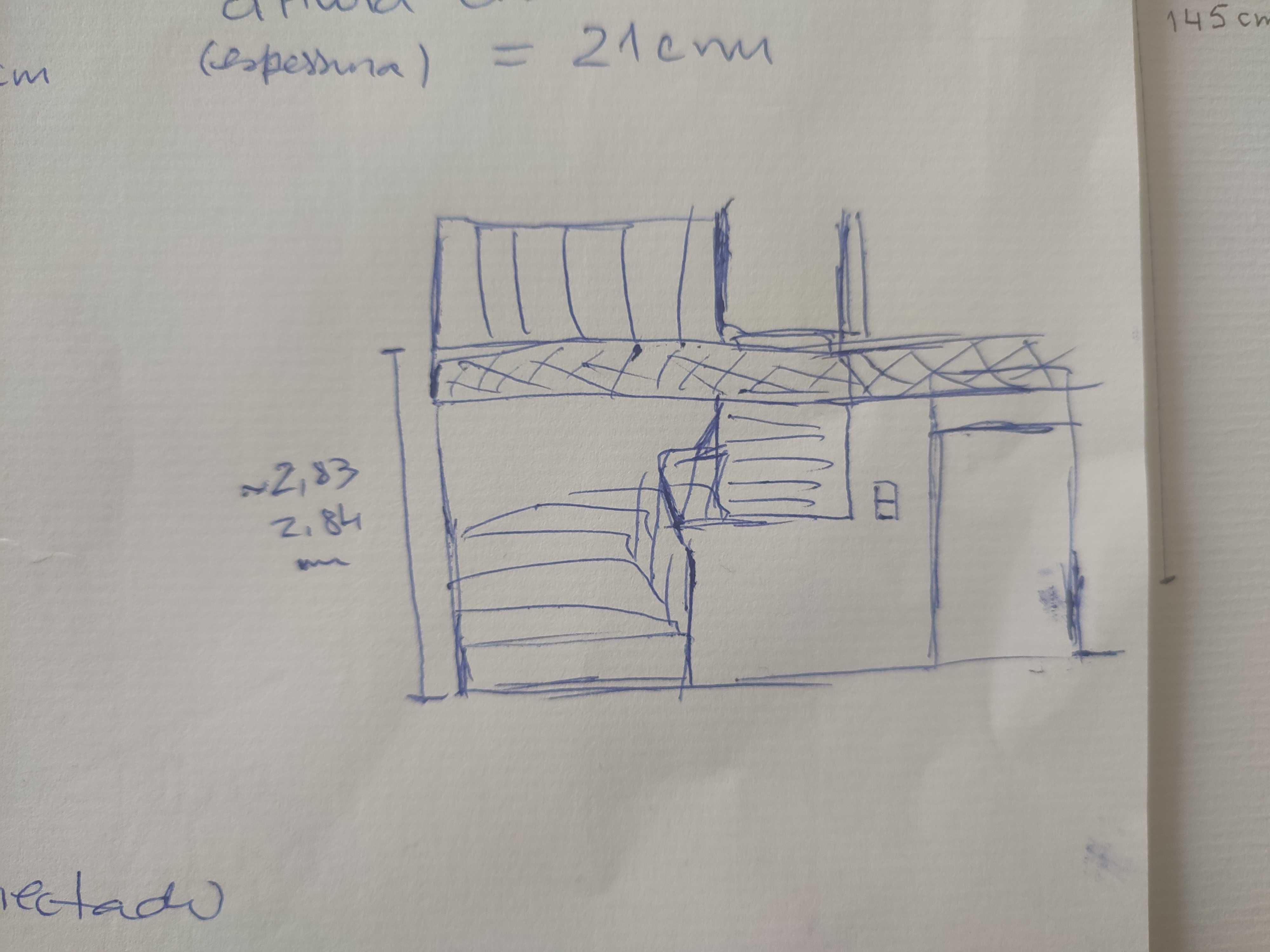 Escadas interiores italianas em madeira formato U para 2 andares
