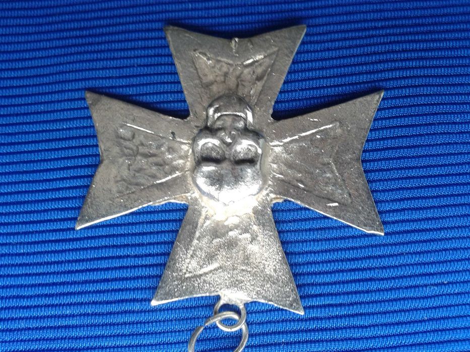 Krzyż Żelazny Czaszka na środku - Wisior - Przywieszka metaloplastyka