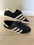 Buty firmy adidas model Hamburg