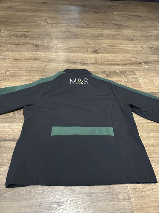 Чоловіча софтшелл куртка M&S чорного кольору з зеленими вставками