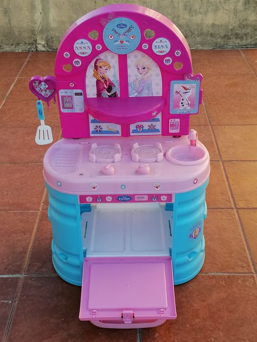 Vendo COZINHA de criança BRINCAR com muito pouco uso e está como nova.