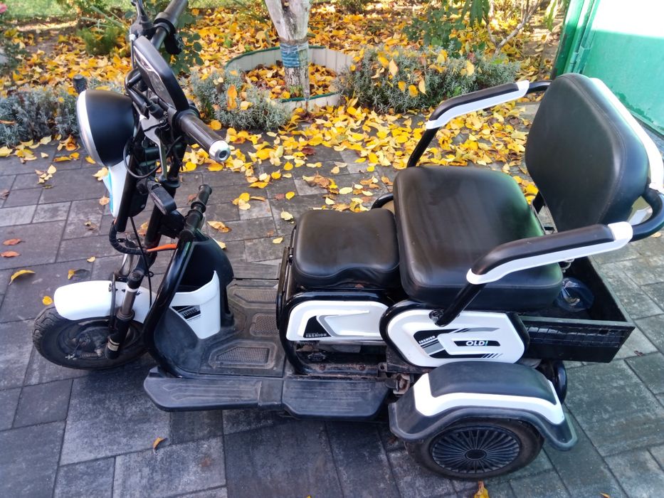 Трицикл електричний,електроскутер