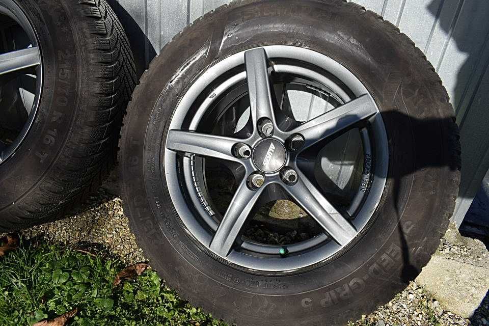 Sprzedam4 felgi aluminiowe ALUTEC 16  5x114,3  z oponami zimowymi