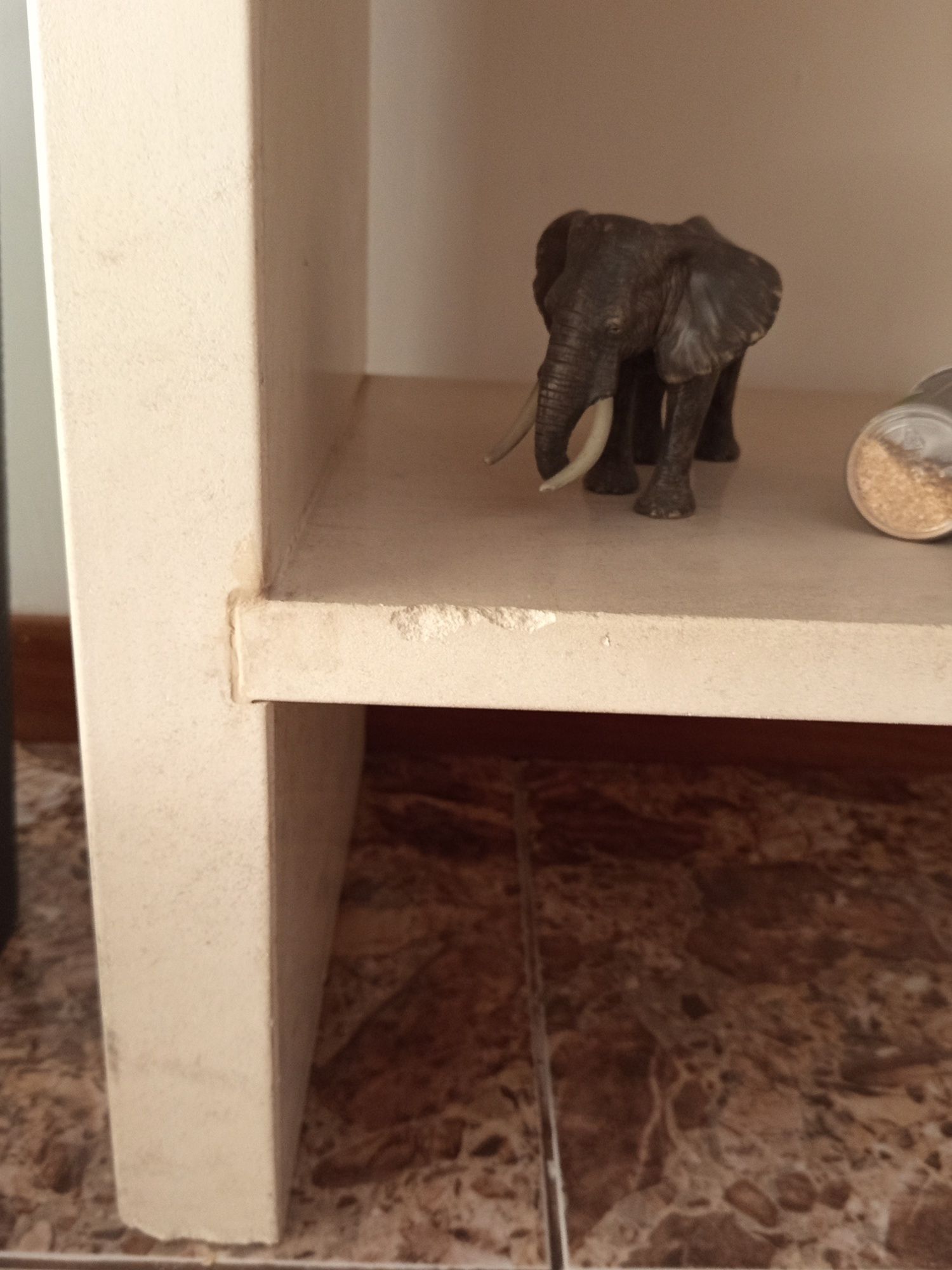 Espelho com moldura em mármore