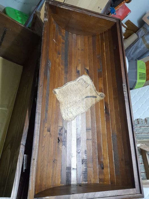 Vendo arca em madeira maciça
