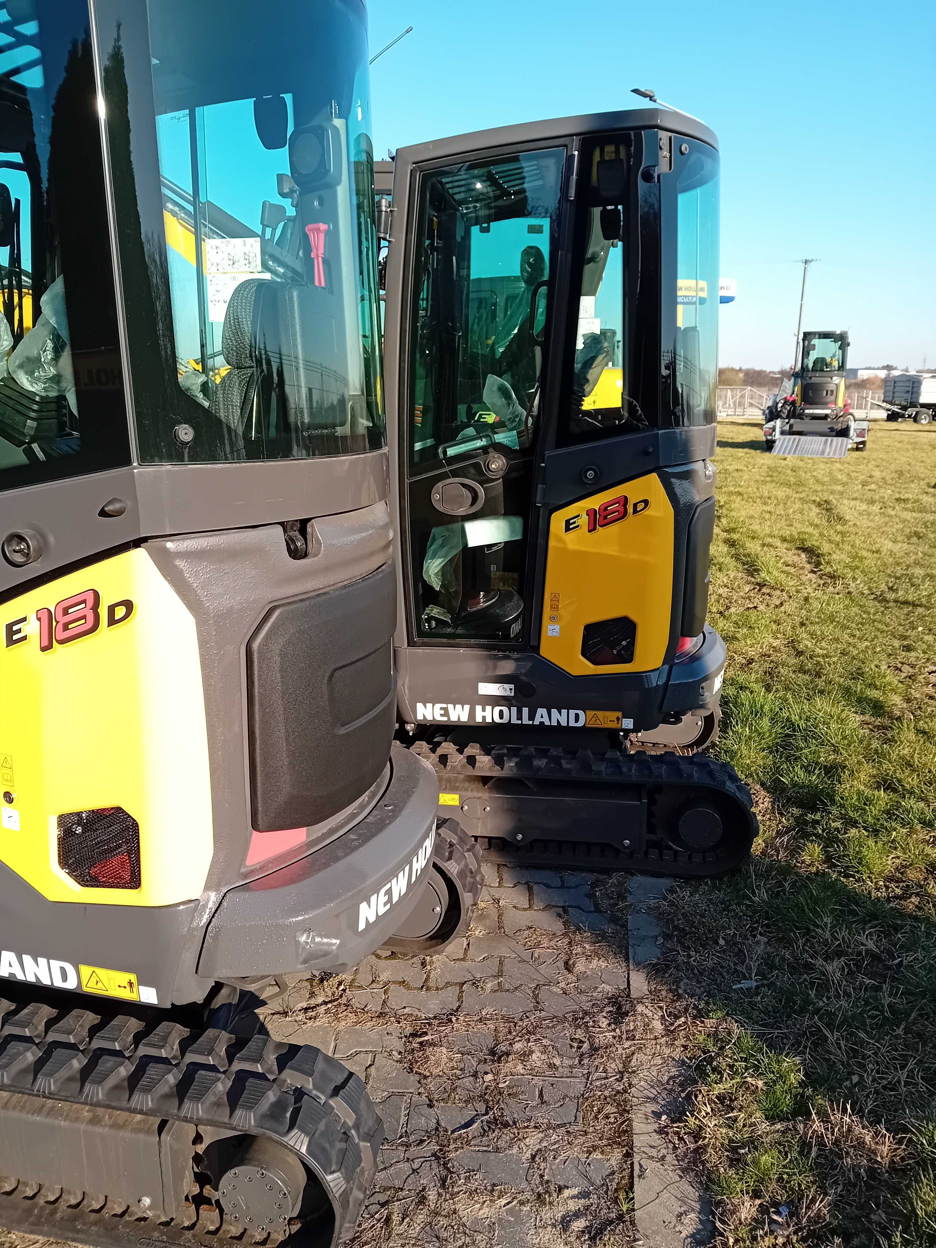 minikoparka w wadze 2 t New Holland E 18 D
