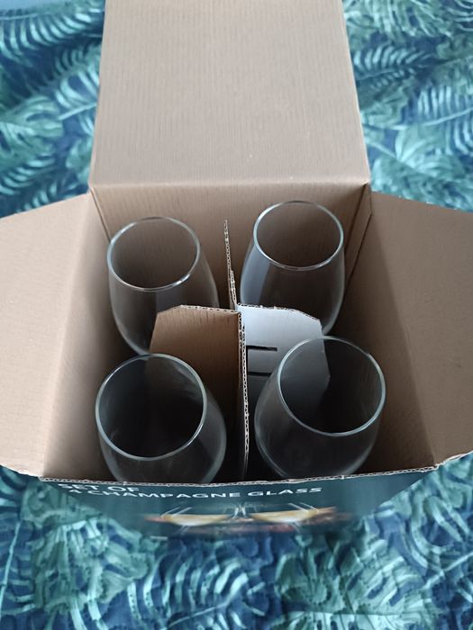 Kieliszki do szampana komplet 4 szt nowe