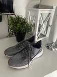 Szare buty sportowe Nike do biegania 40