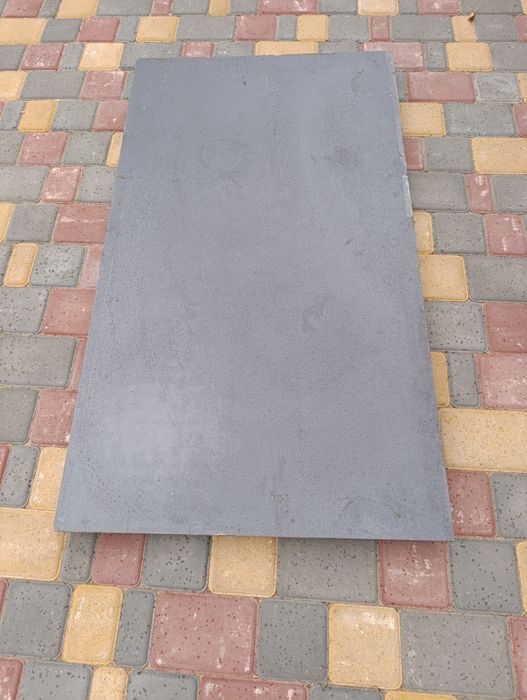 Стільниця з металевим каркасом