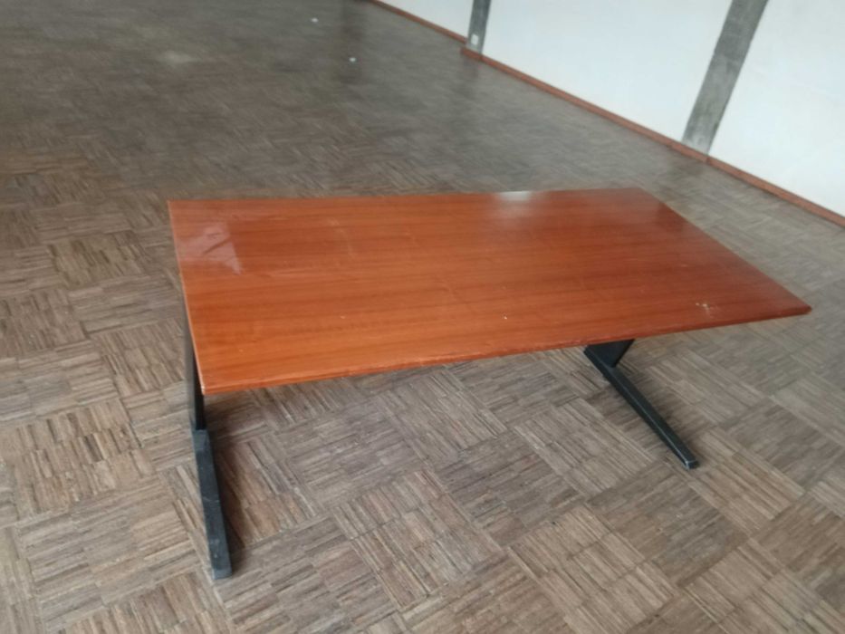 secretária de madeira