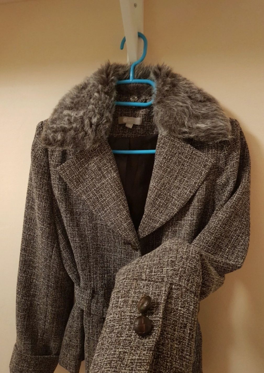 Żakiet na podszefce elegancki z odpinany kołnierzem roz M