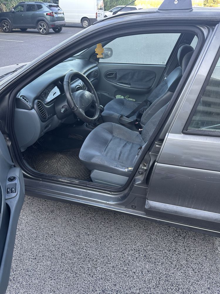 Renault Megane 1.4 – 1996 – Cinzento